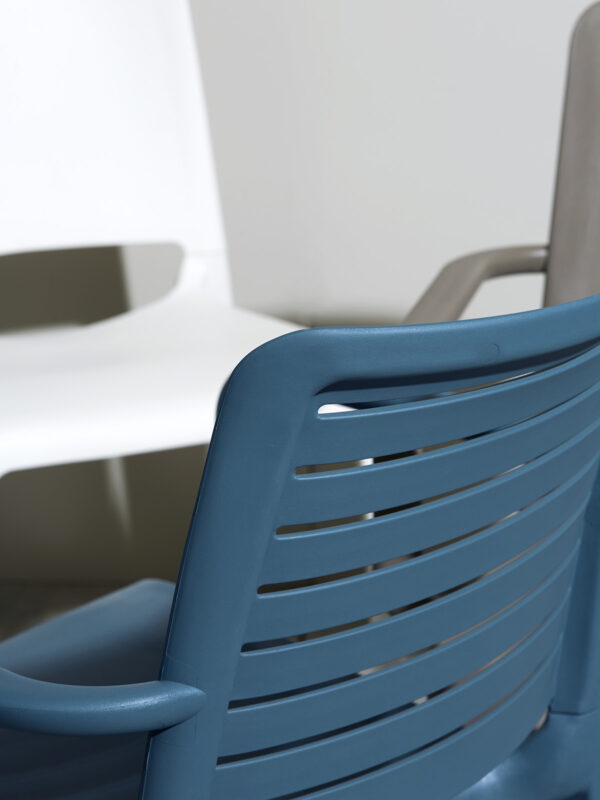 Plastični gostinski stol Hall Armchair - Image 20