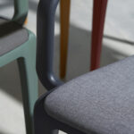 Plastični gostinski stol Town Armchair Pad 63