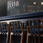 Oblazinjen gostinski barski stol Eaton 15